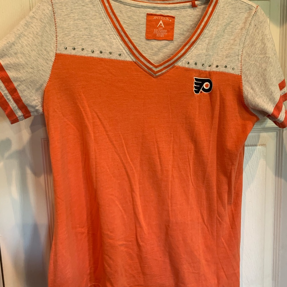 Women’s FLYERS V-Neck 🧡